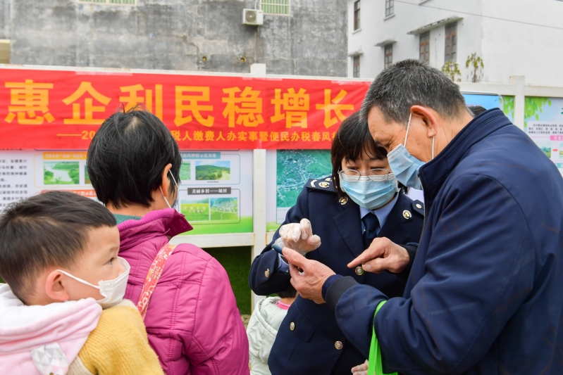 云浮税务：便民办税春风进乡镇 惠企利民举措暧人心