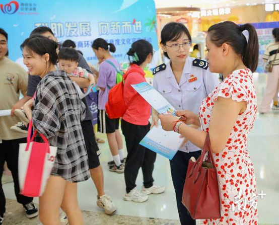 湛江市、县两级税务部门联合开展税收宣传系列活动