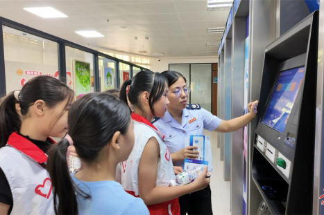 潮州日报：小小税官探秘办税服务厅 解锁生活中的“隐形守护者”