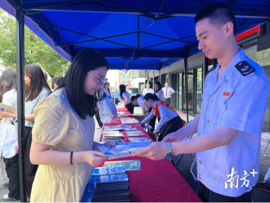 南方+：六部门联合“摆摊”送政策，饶平税宣零距离解民忧