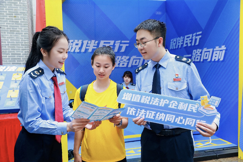 春风传税语徒步向新行