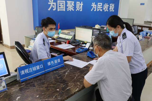 【南方 】老年人办税窗口,"无健康码通道"……河源税务推出"适老化"
