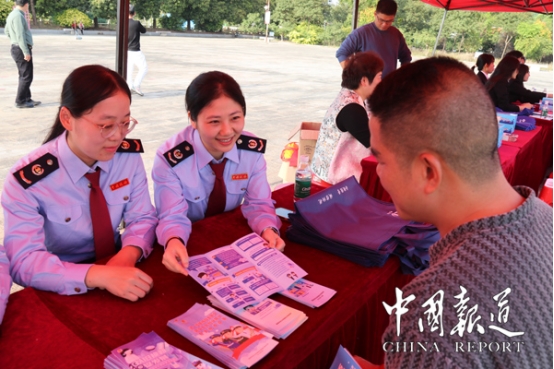 中国报道：宪法宣传周里解锁“税”知识 榕城税务普法集市“干货多”