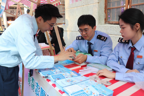 羊城派：揭西县税务局走进解放路步行街开展主题宣传活动