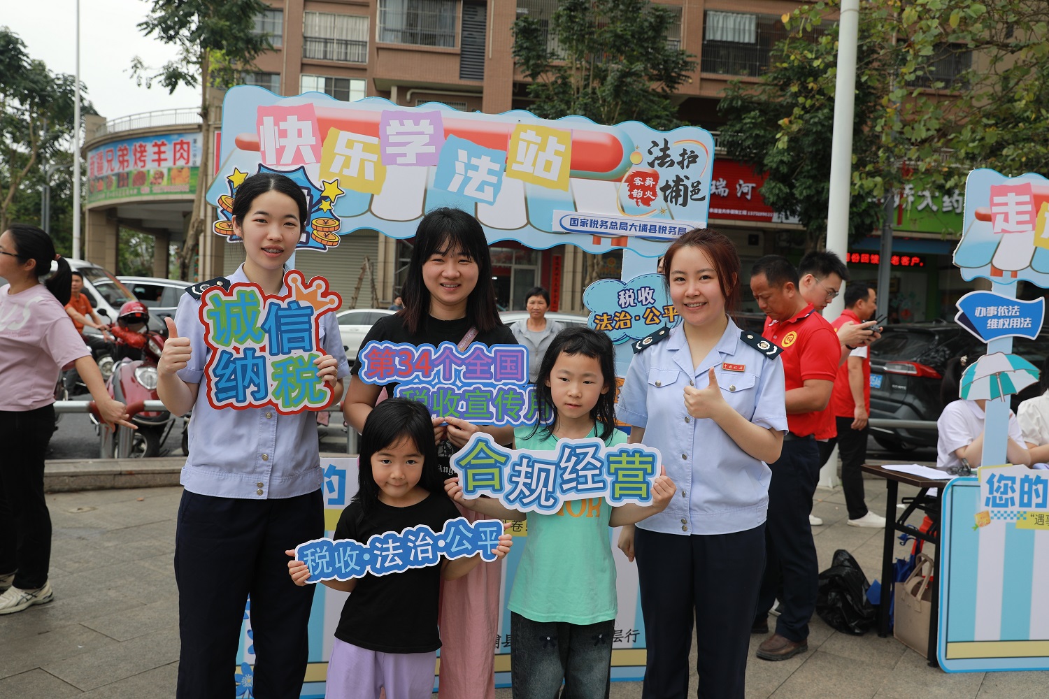 大埔：大埔税务：“普法小摊”进社区 税费知识“零距离”