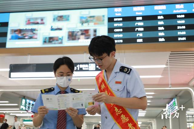龙湖税务开展铁路“指尖开票”“主动索票”知识宣传，助力旅客便捷出行