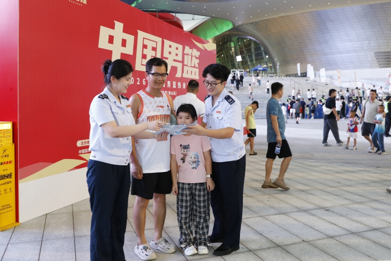 税务干部走进中国男篮热身赛场