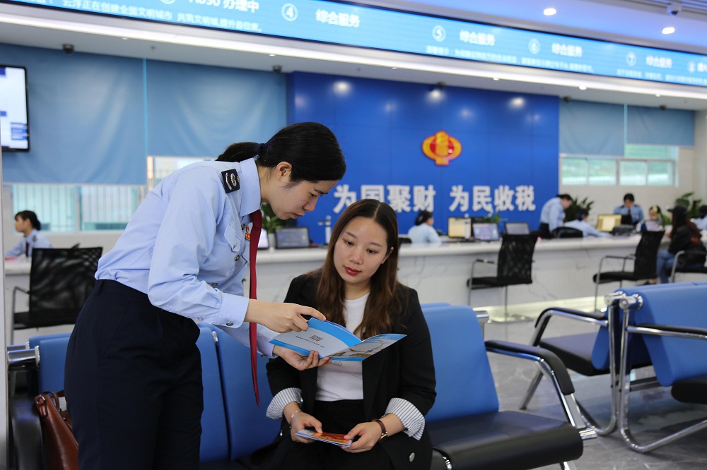 云城税务:大厅轮值宣传员"见缝插针"让宣传辅导"零距离"