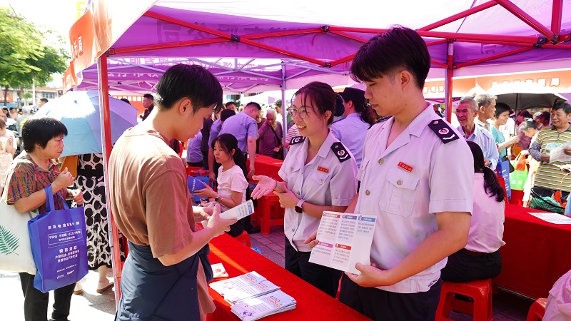 郁南税务开展“质量月”税收宣传活动营造良好税收法治环境