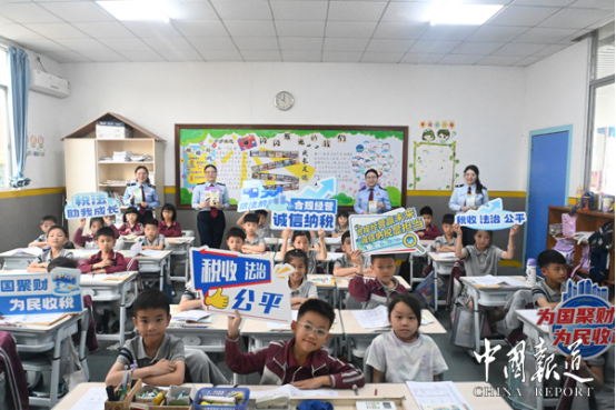 中国报道：税宣春风沁校园 税伴“童”行助成长——阳东区税务局开展税法宣传进校园活动