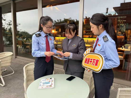 观海融媒:税宣上海岛服务暖心田!珠海税务青年干部先锋队上岛普法惠企便民