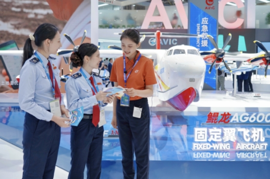 主动靠前进驻展馆，珠海税务服务亚洲通用航空展