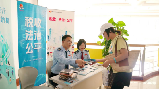 香洲税务送税法“干货”进暨大课堂